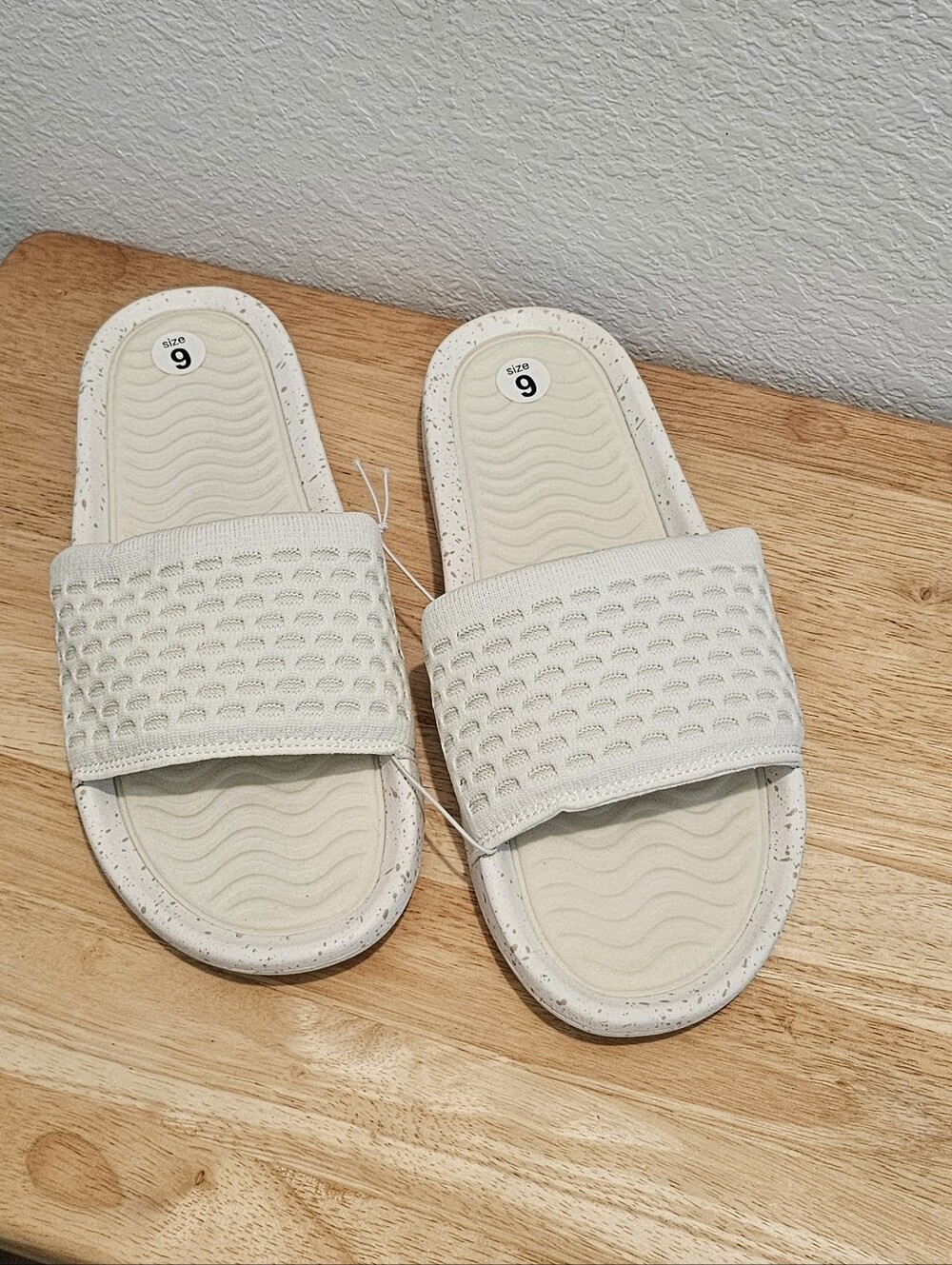 SUAVS The Eddy Slide Knit Sandals Sand White NWOB Women's 9 / Men's 7